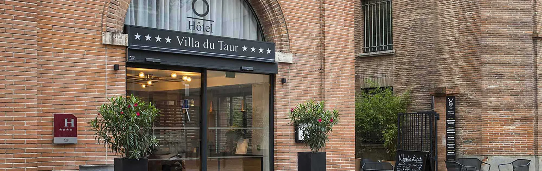 Facade Hotel Villa du Taur - Boutique Hotel 4 etoiles Toulouse centre rue du Taur
