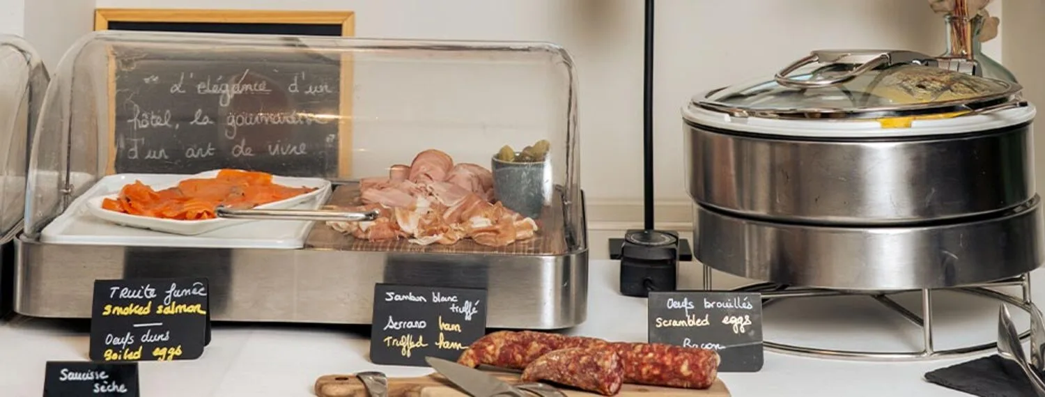 Charcuterie locale proposée au petit-déjeuner buffet de la Villa du Taur à Toulouse